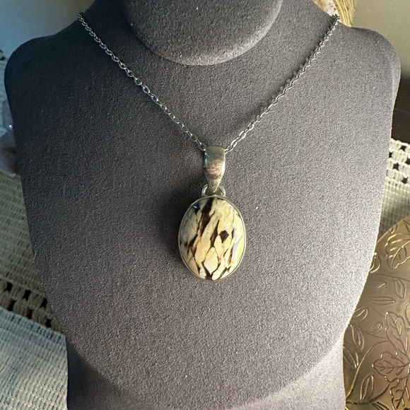 Oval Peanut Jasper Pendant in Silver 925 Setting on Silver Copper Chain - Picture 7 of 14
